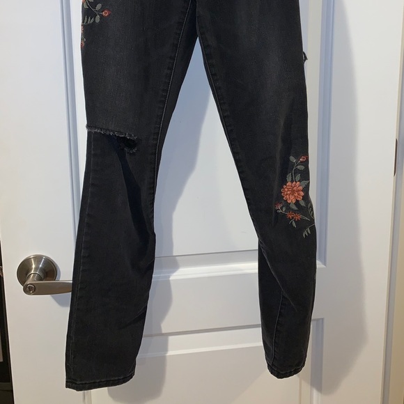 Black jeans with roses! - Picture 3 of 3